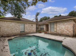 1515 Locke Ln, Sugar Land, TX 77478