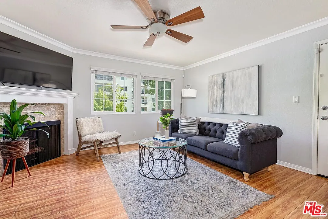 2 bed, 2.0 bath, 820 sqft, $3,600 — Photo 4