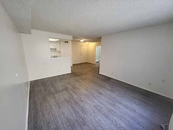 3rd image of 2911 Leeward Ave #301