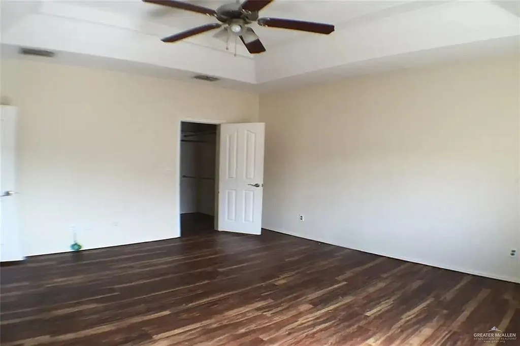 3 bed, 3.5 bath, 2370 sqft, $2,000 — Photo 4