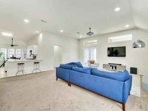 4th image of 6707 Classen Trl