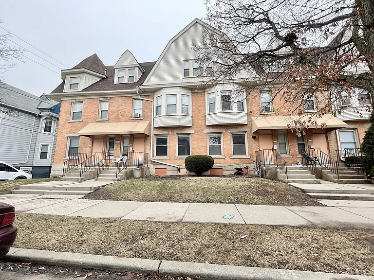 1718-34 E Lafayette Pl — Photo 11