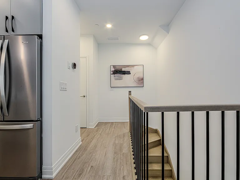 15 Brenthall Ave — Photo 7