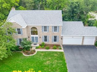 250 Cardiff Dr, Algonquin, IL 60102