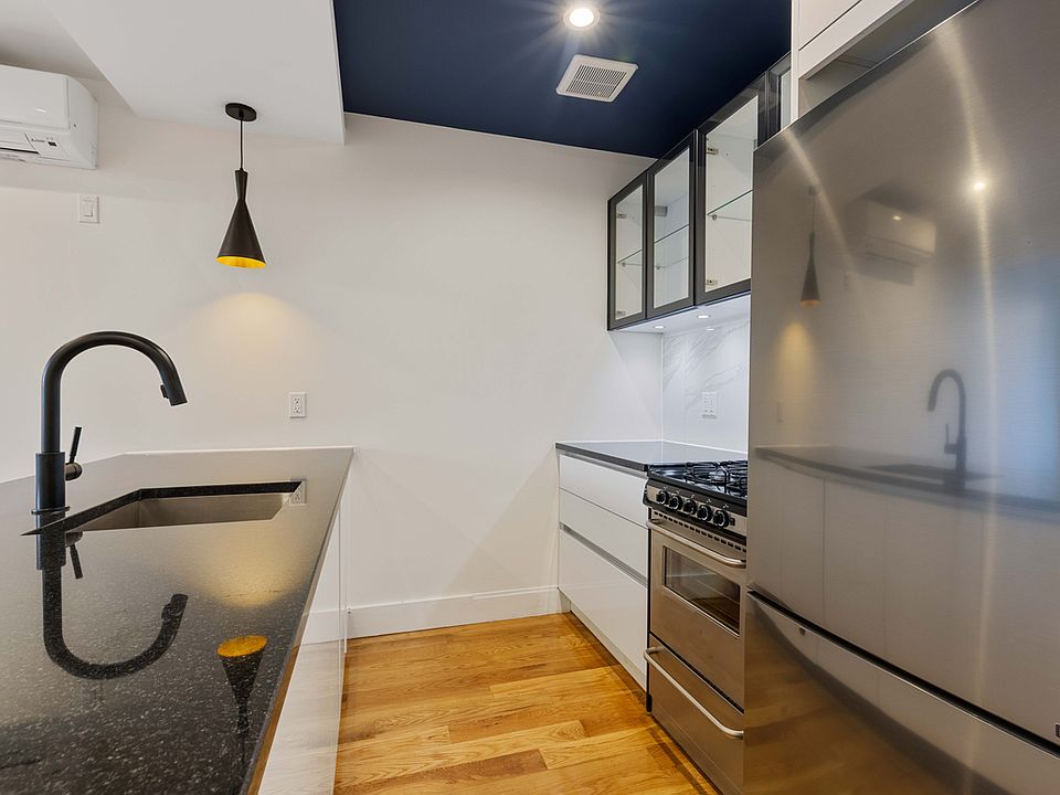 1st image of 10 Lexington Ave #1J1