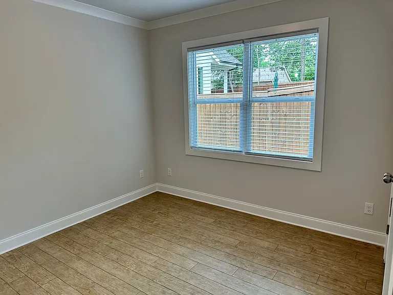 1211 Goodwin Ave — Photo 6