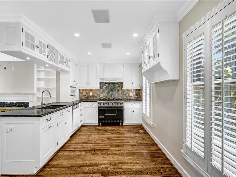 303 S Union St — Photo 22