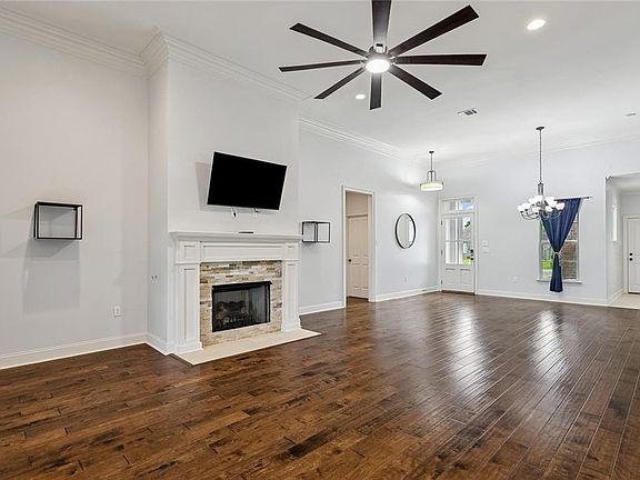3rd image of 1024 Deer Park Dr