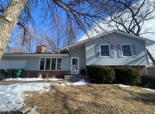 1061 Valley West Dr, West Des Moines, IA 50266