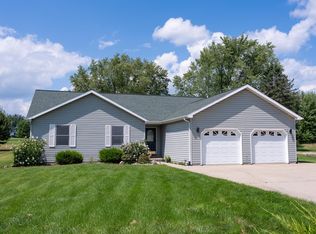 1006 Clubhouse Dr, Lake Isabella, MI 48893