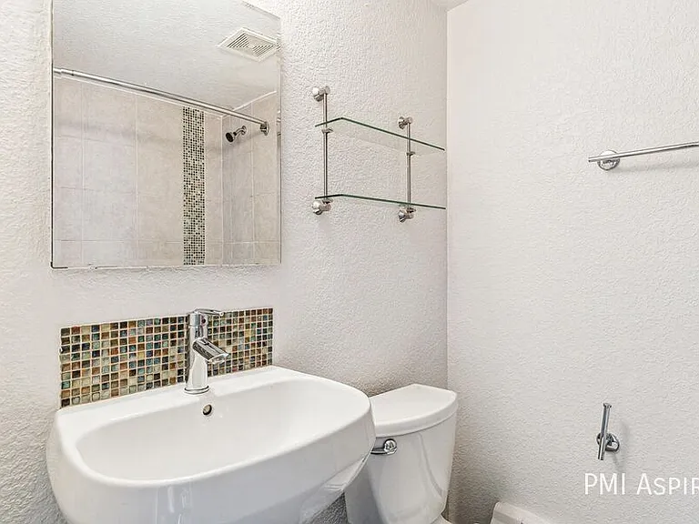 59 N Ogden St #10 — Photo 11