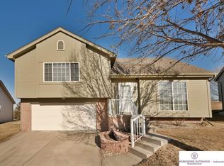 19046 Jacobs St, Omaha, NE 68135