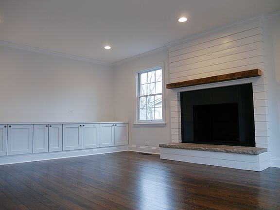 5th image of 1637 Blackthorn Dr