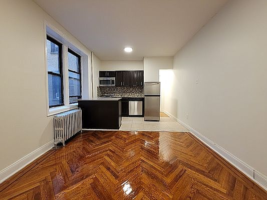 2nd image of 2574 33rd St APT 1F