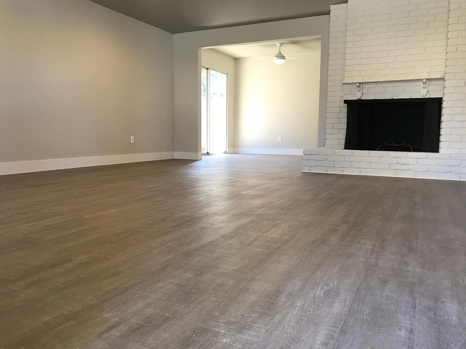 Large Living Room with Fireplace