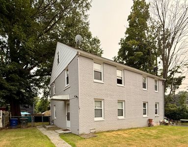70 Manila Pl, Bridgeport, CT, 06610