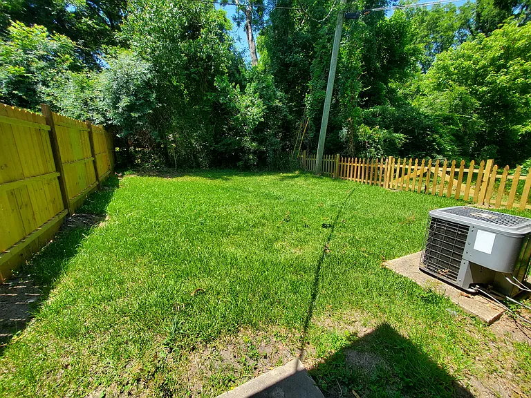 202 Hillside Dr #A — Photo 2