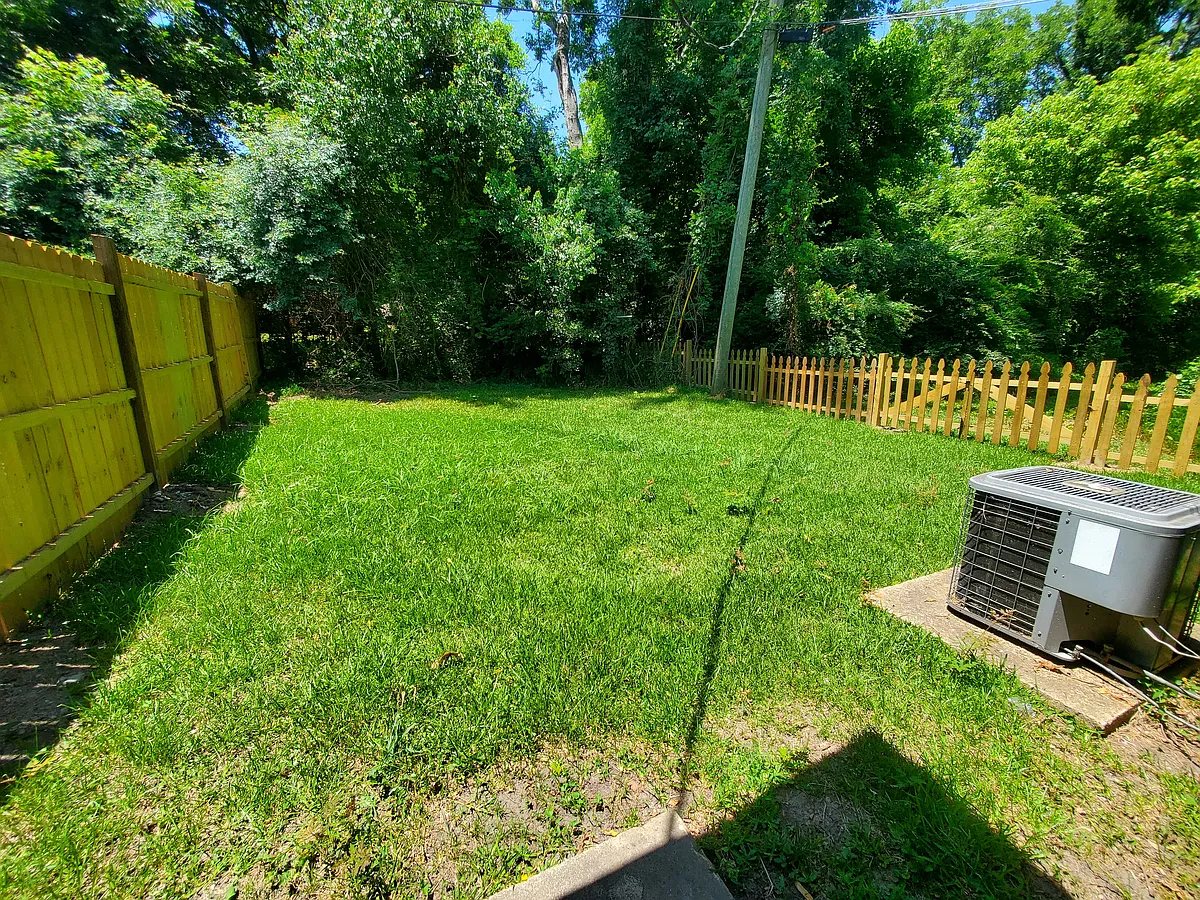 Building Photo - 200 Hillside Dr #A