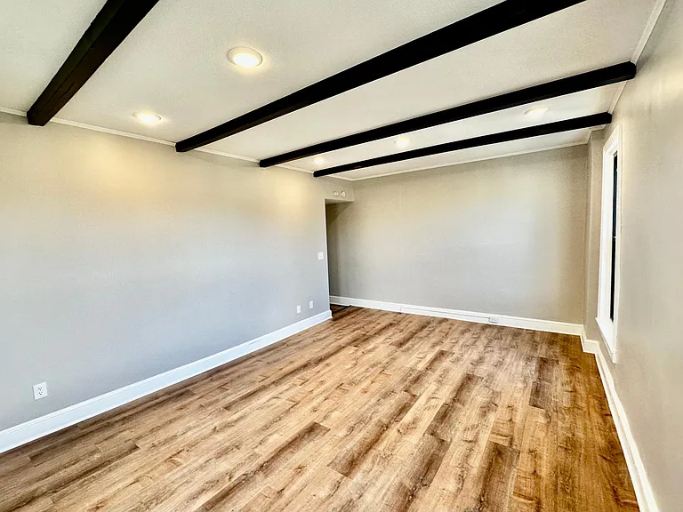 401 Main St #3 — Photo 5