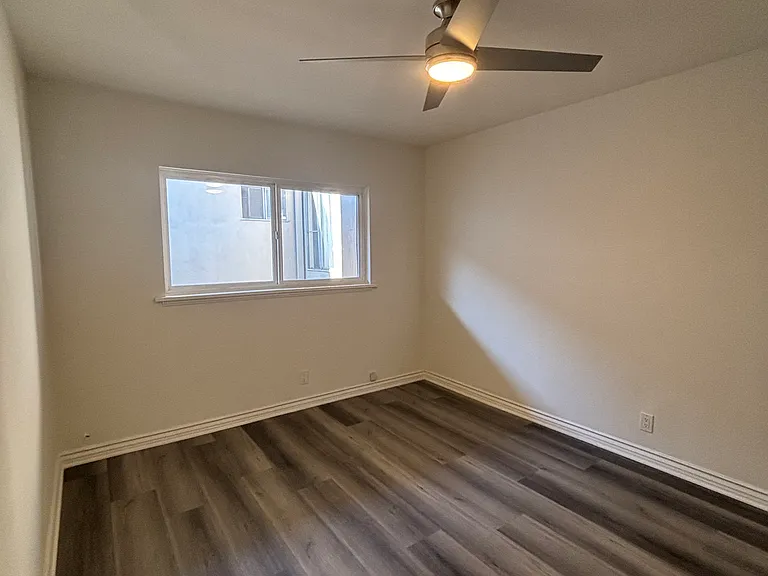 1000 N Orange Grove Ave #10 — Photo 8
