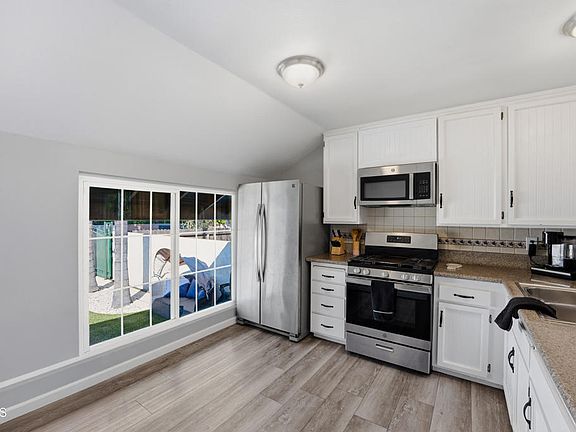 5th image of 202 Avon Ln