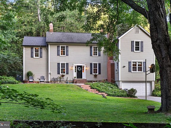 2nd image of 805 Warren Rd