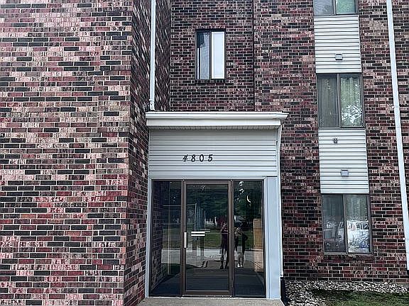 3rd image of 4805 86th St APT 32