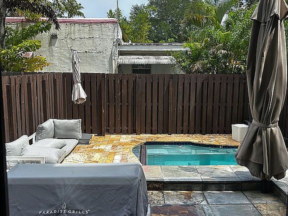 4th image of 542 NE 17th Ave #542