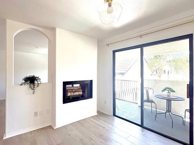 17735 Kinzie St #304 — Photo 4
