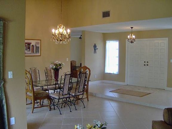 Dining room, foyer