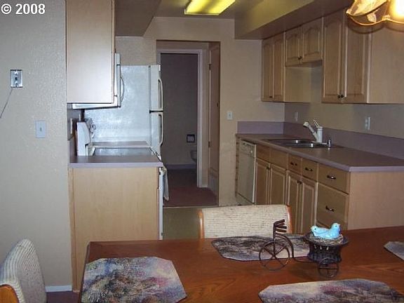 5th image of 409 NE 85th St