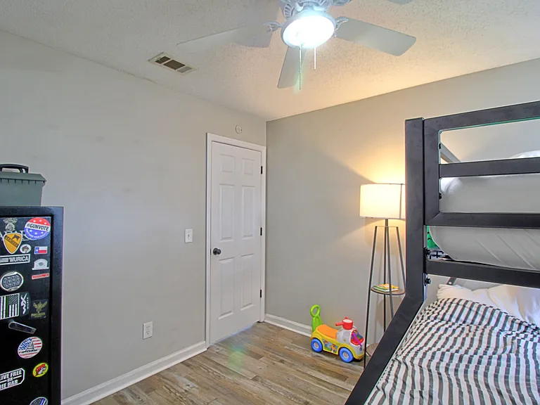1567 Pendleton Dr — Photo 10