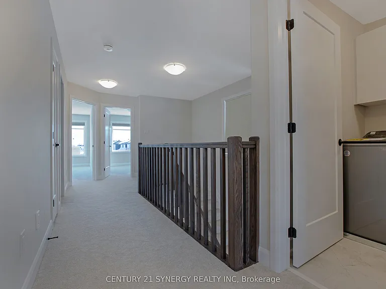 708 SE Taliesin Cres — Photo 5