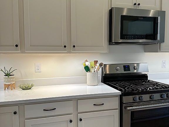 5th image of 1042 Shadow Bluff Dr