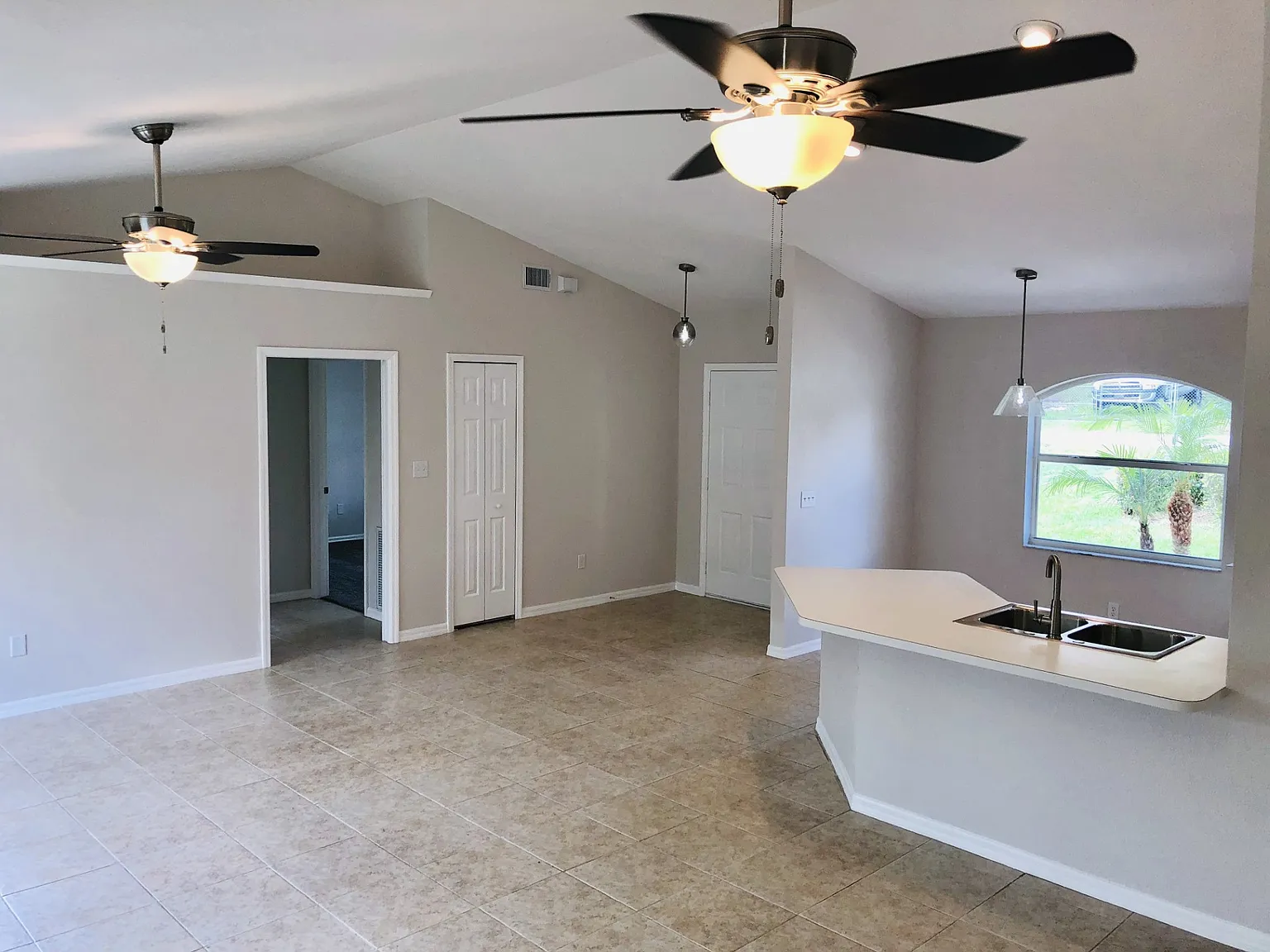 39 Miami Dr — Photo 3