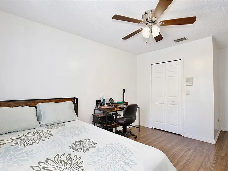 2115 Heathwood Cir — Photo 9