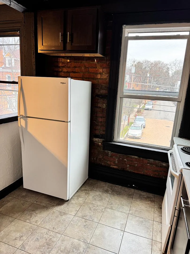 2 bed, 969 sqft, $1,500 — Photo 3