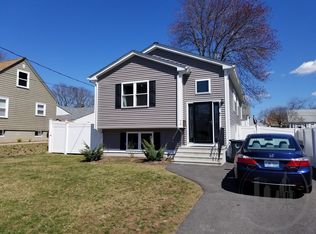 72 Boxwood Ave, Cranston, RI 02910
