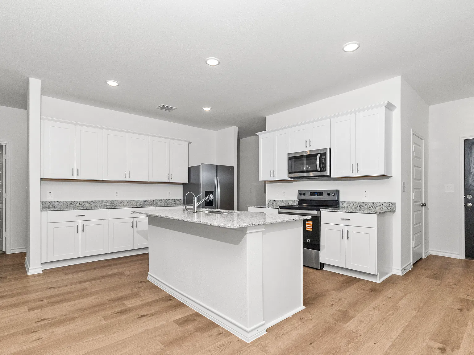 4 bed, 1937 sqft, $1,995 — Photo 3