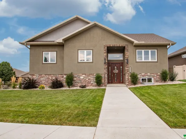 631 Brentwood St, Sioux City, IA 51103