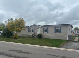 1355 Fernwood Dr, Lockport, NY 14094