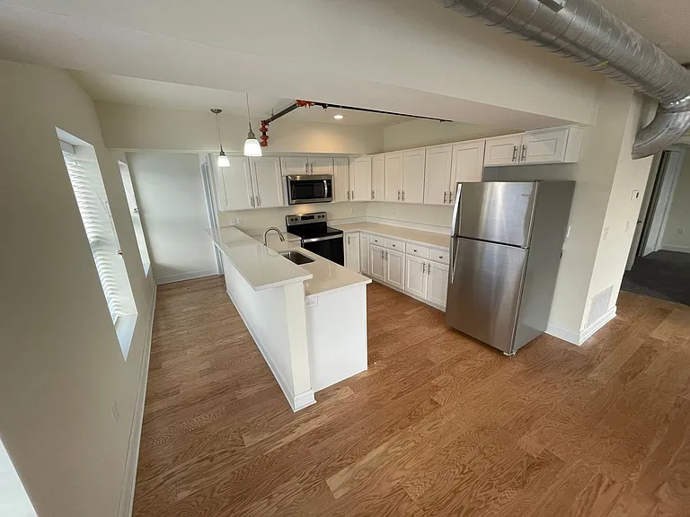883 Broadway — Photo 13