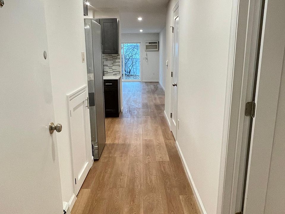 1st image of 386 Pennyfield Ave #1