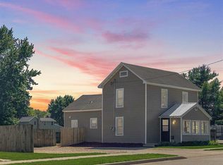 402 E Wisconsin St, Prairie Du Chien, WI 53821