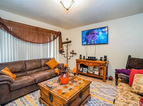 4th image of 9533 Acacia Ave