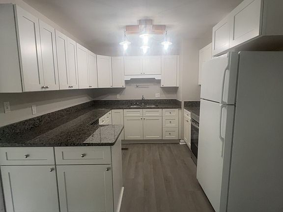 5th image of 104 Greencrest Cir