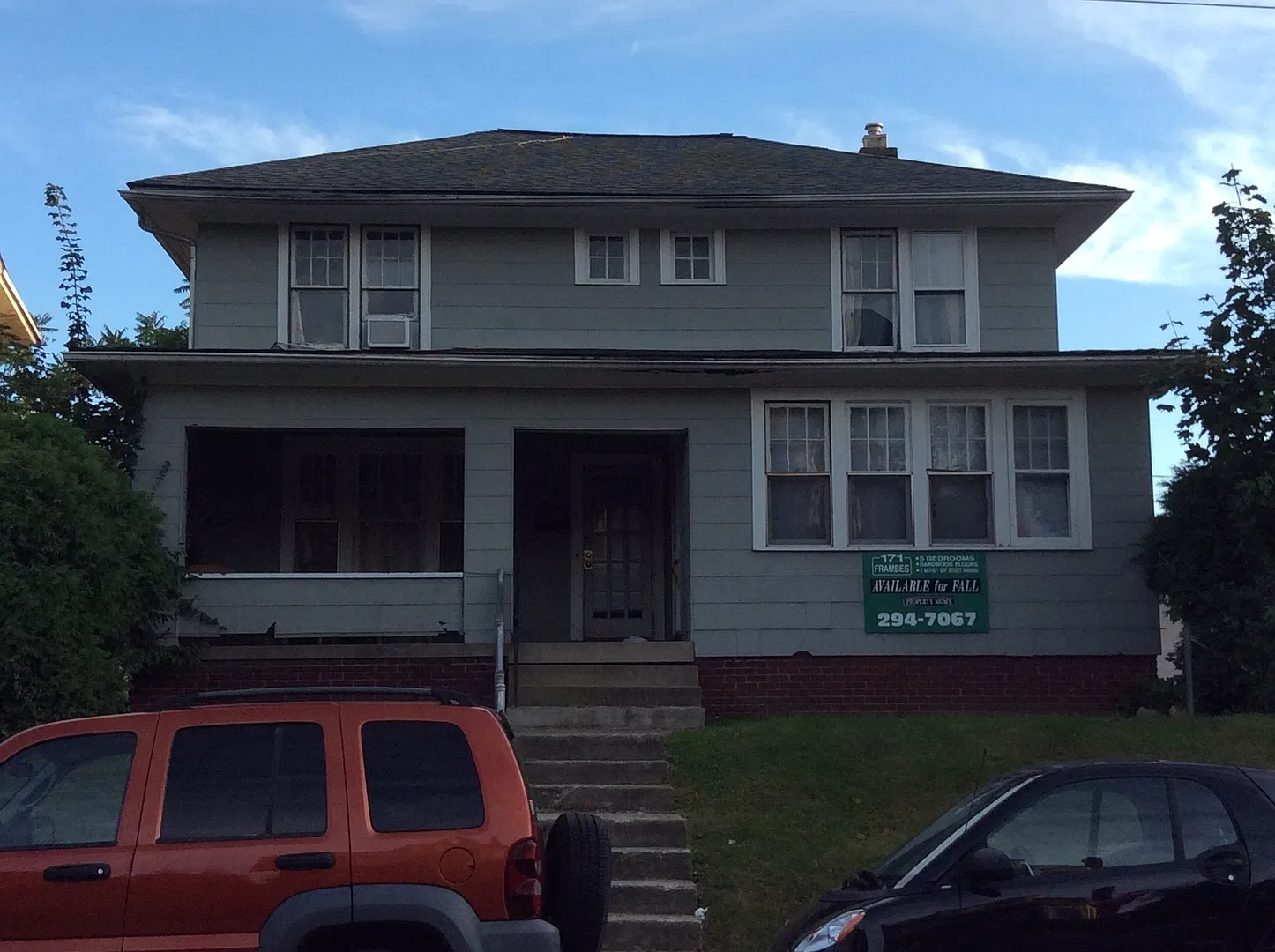 5 bedroom single family home with front and back porch — Photo 1
