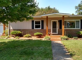 206 S 6th St, Malta, IL 60150