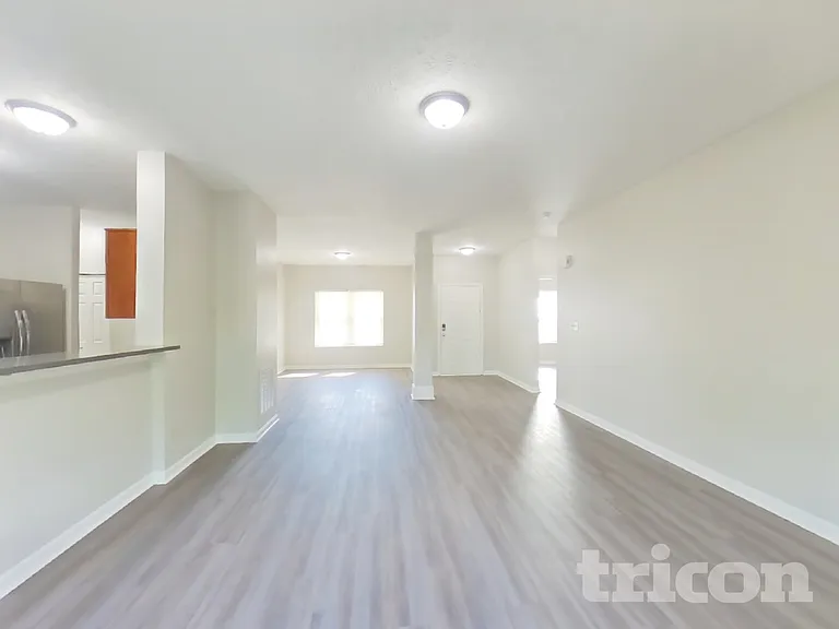 6724 Shanghai Cir — Photo 2