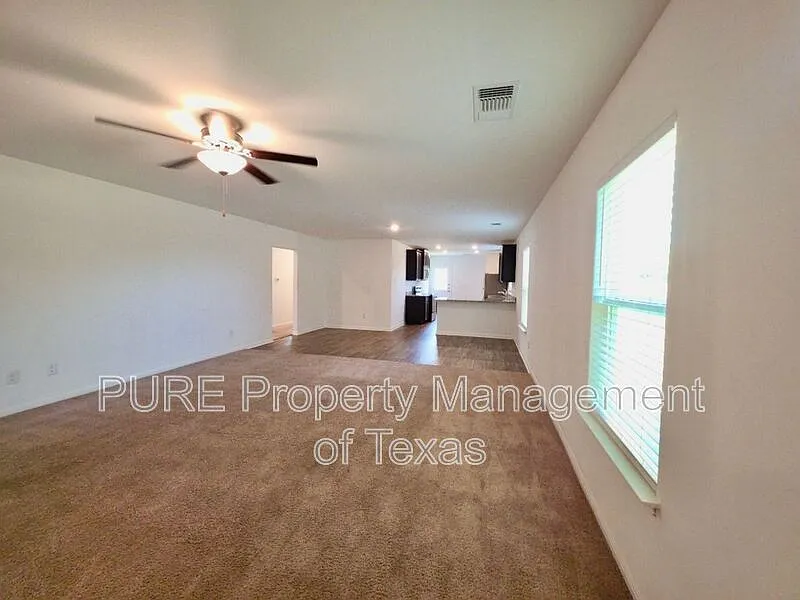 4 bed, 2.0 bath, 1794 sqft, $1,675 — Photo 2